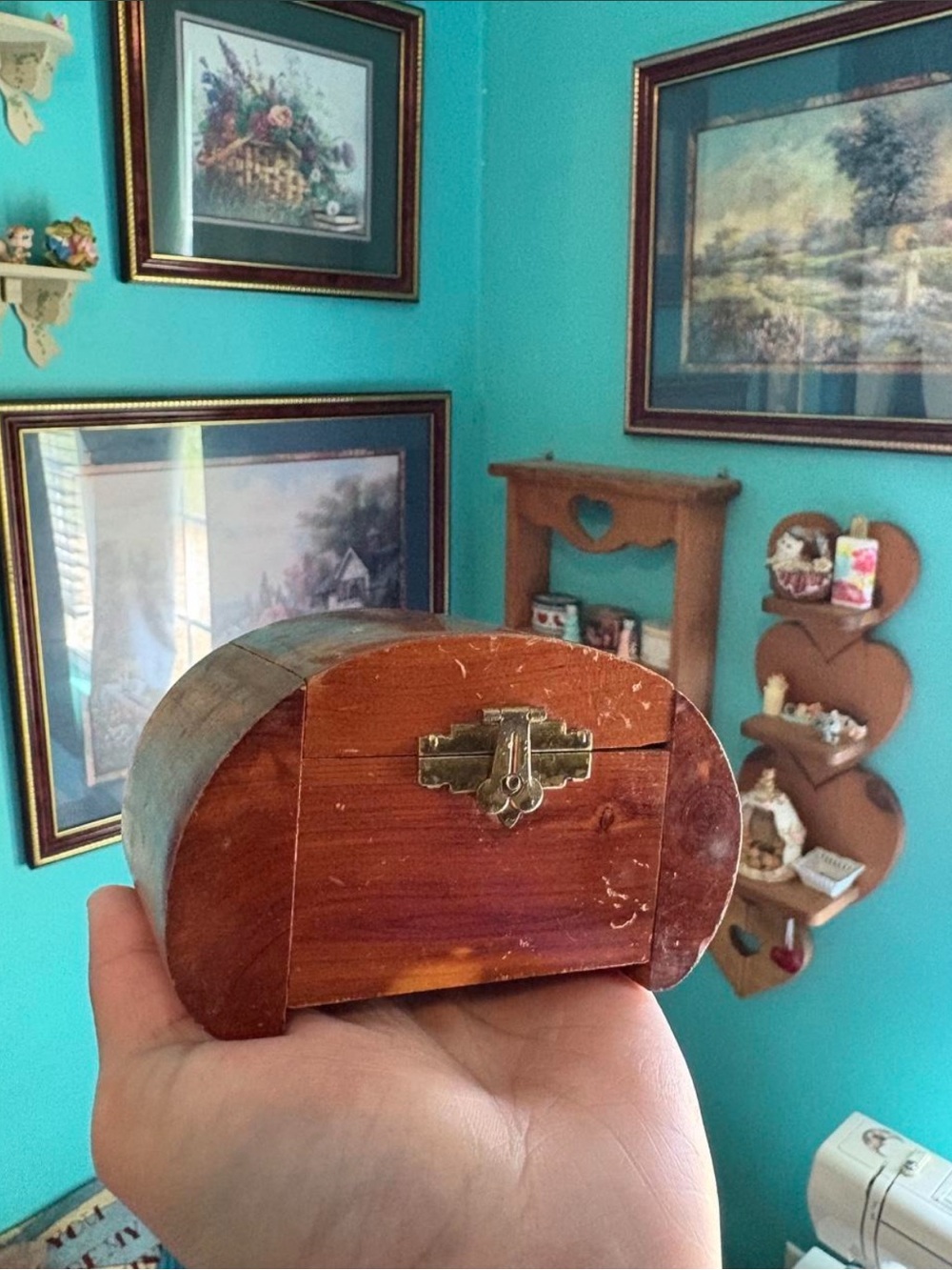 1986 Vintage Luray Virginia Souvenir Cedar Mini Wooden Jewlery/Trinket Box